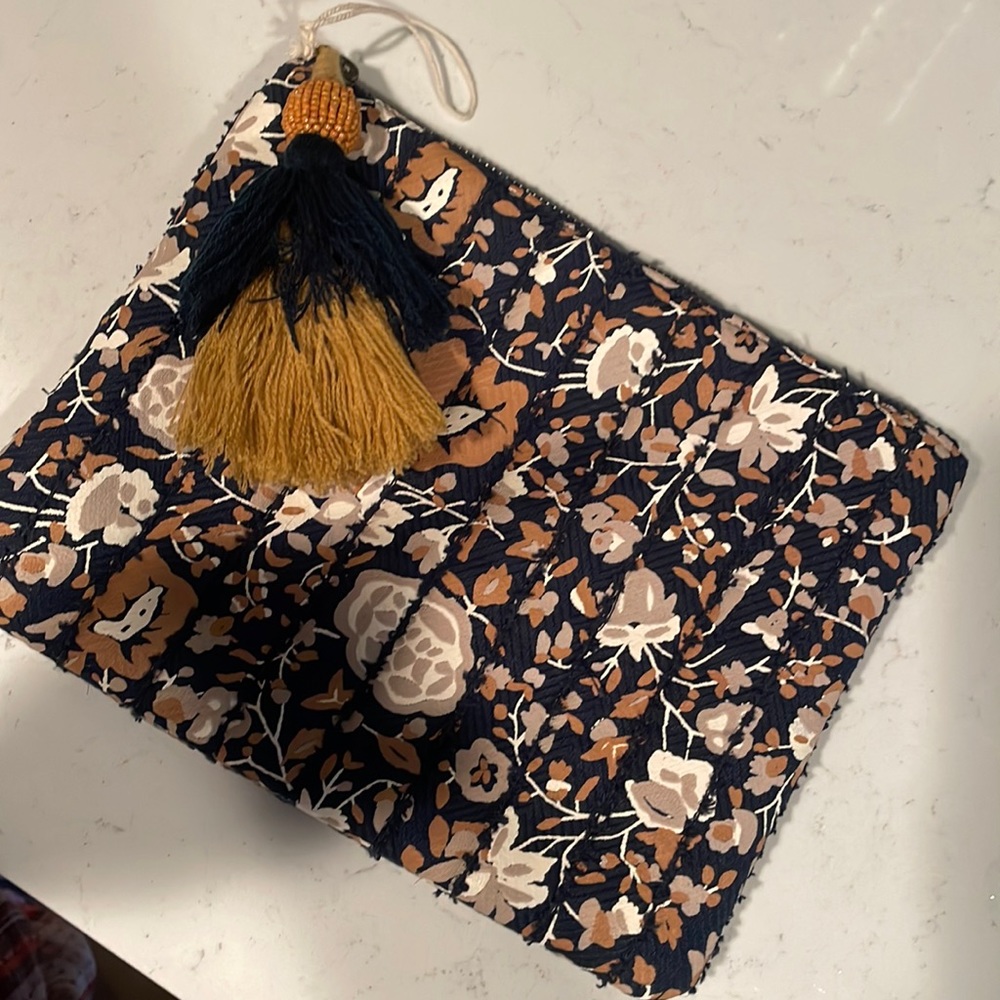 New universal thread pouch good for make up storage